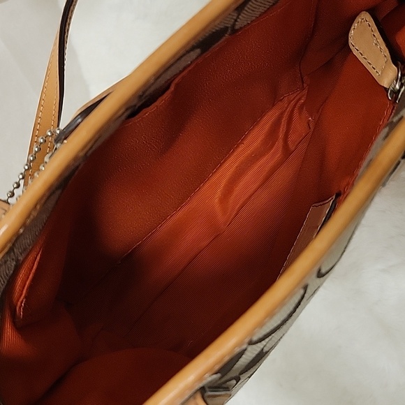 Coach - Picture 3 of 8